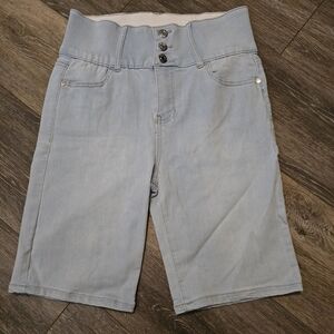 Guess Women's Size 28 Jean Shorts New w/out Tags!